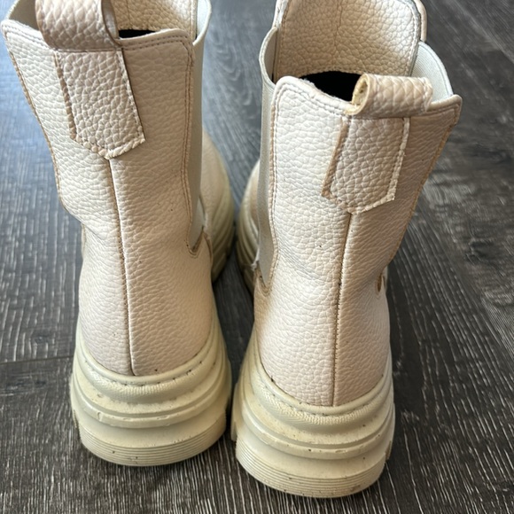 Cream Platform boots - Picture 2 of 10